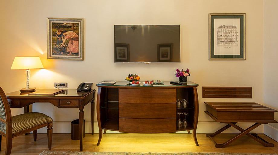 Deluxe Golden Horn Room Pera Palace Istanbul — 6