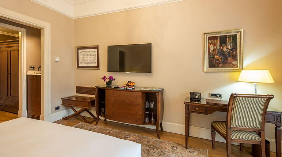 Deluxe Pera View Room Pera Palace Istanbul — 2
