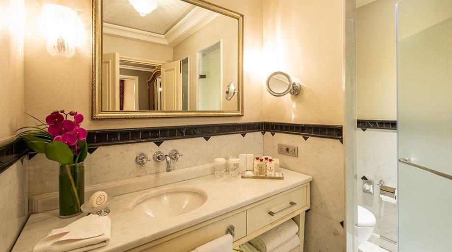 Deluxe Golden Horn Room Pera Palace Istanbul — 4