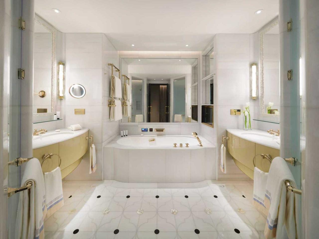 Deluxe Bosphorus View Room The Peninsula Istanbul — 7