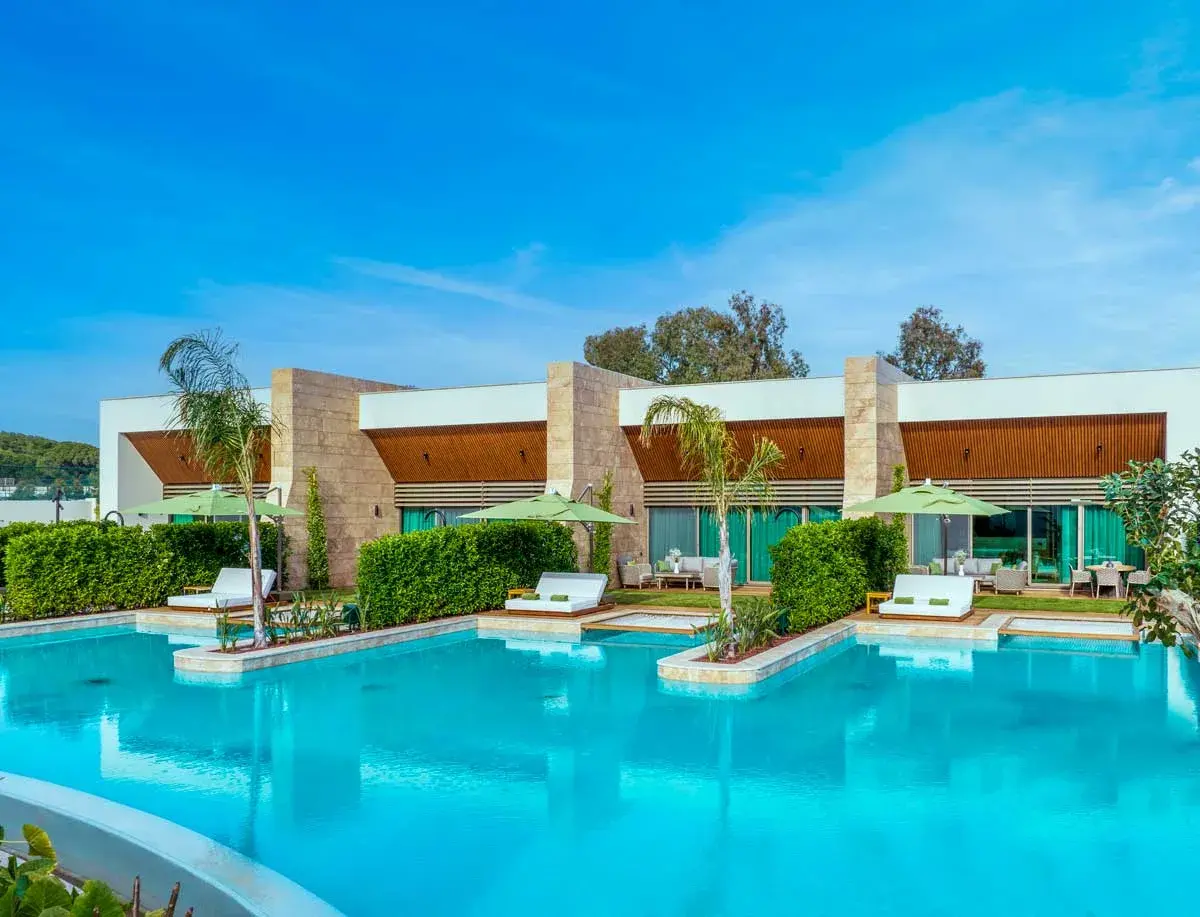 Amber Lagoon Suite Regnum The Crown — 2