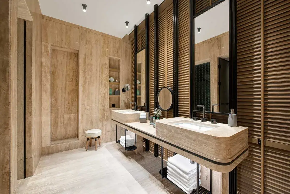 Amber Lagoon Suite Regnum The Crown — 7