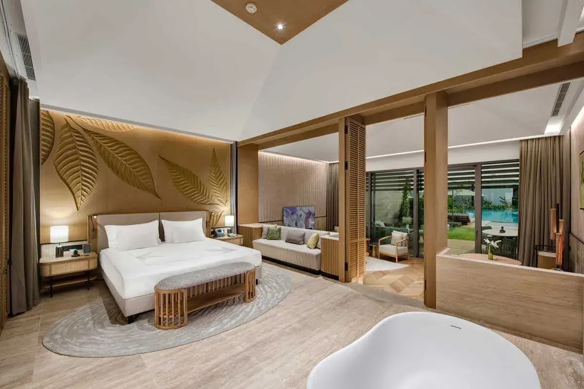 Amber Lagoon Suite Regnum The Crown — 6