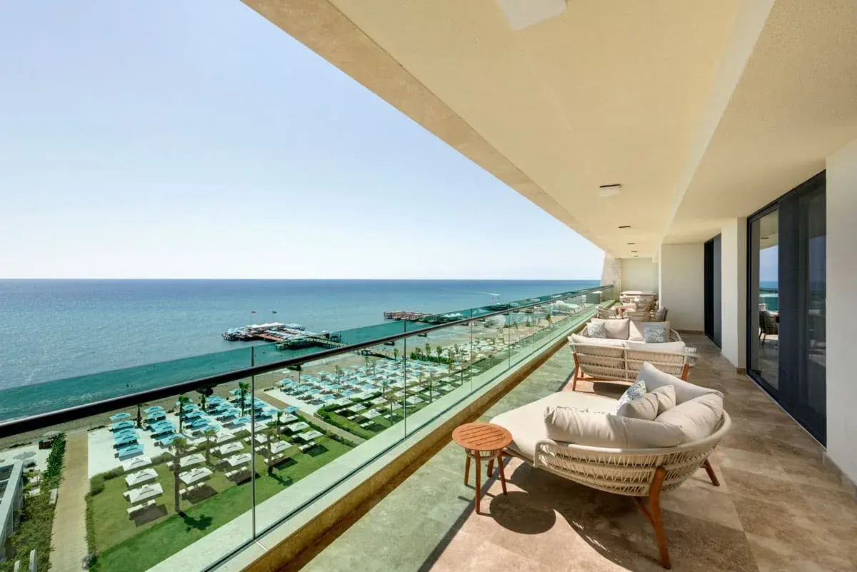 Crown Horizon Suite Regnum The Crown