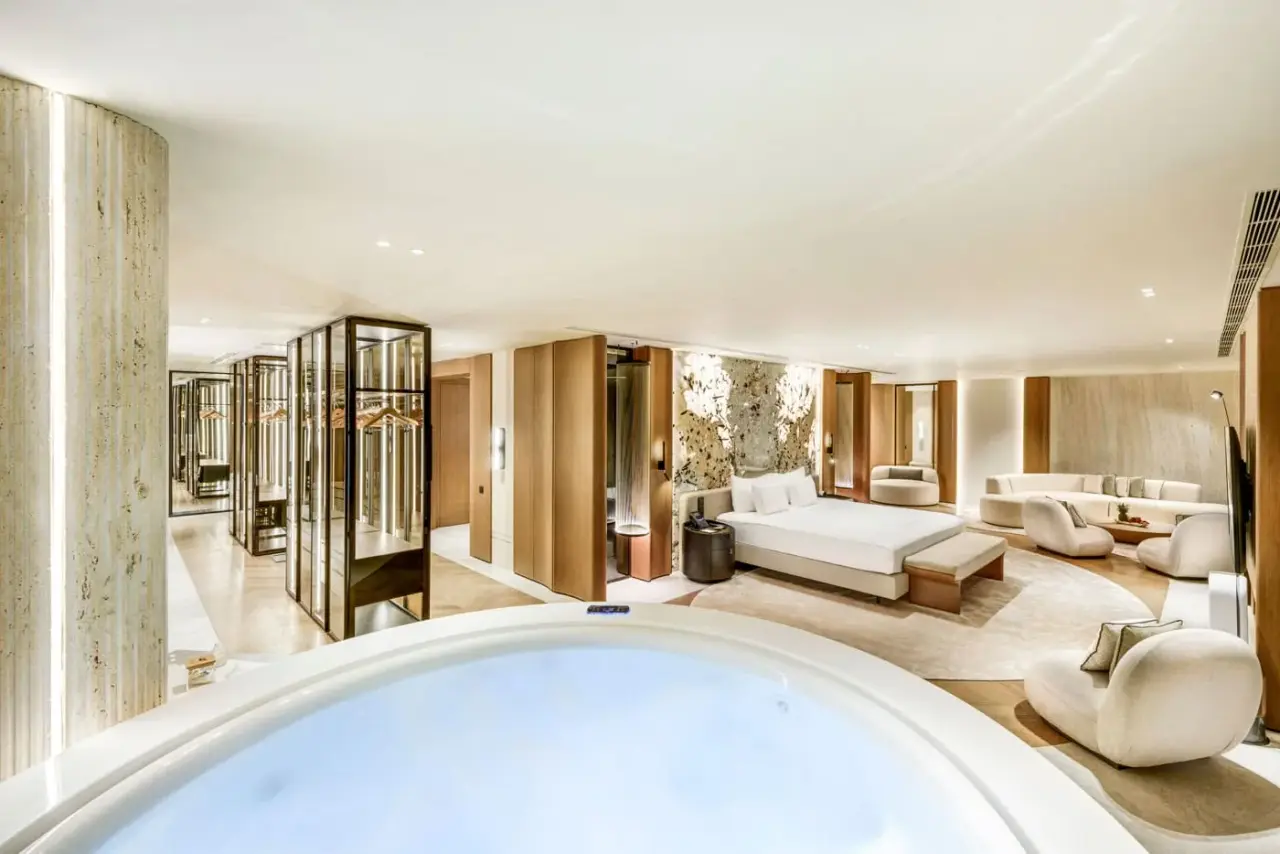 Crown Signature Suite Regnum The Crown — 11