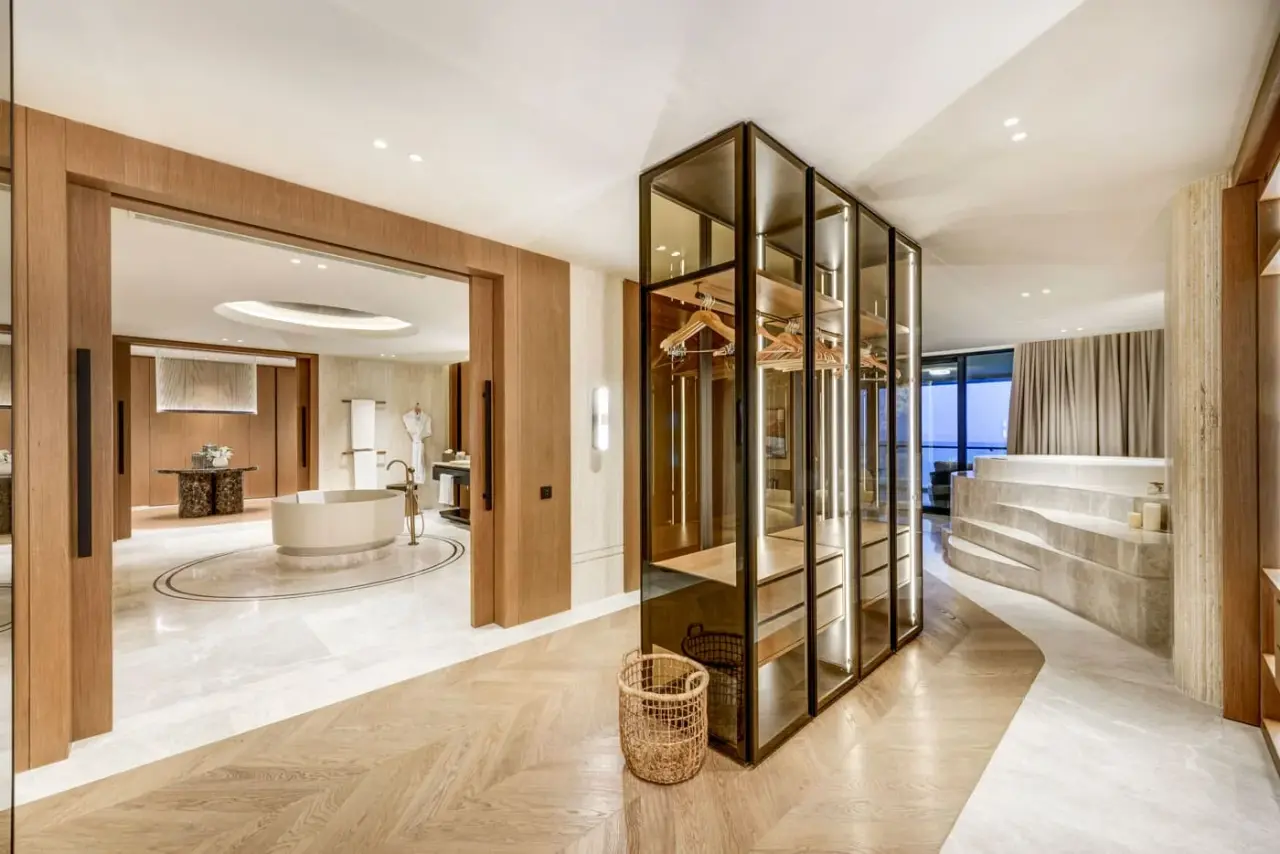 Crown Signature Suite Regnum The Crown — 12