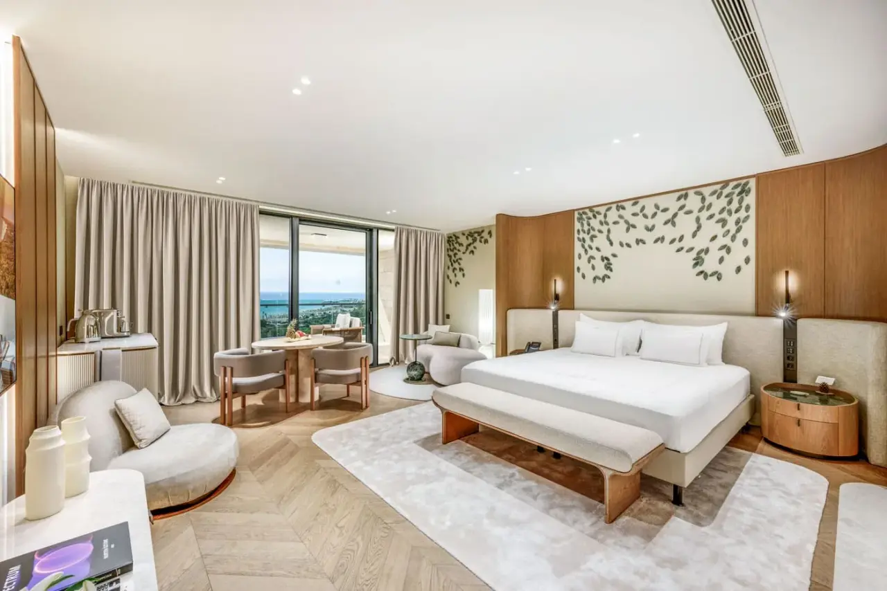 Crown Signature Suite Regnum The Crown — 2