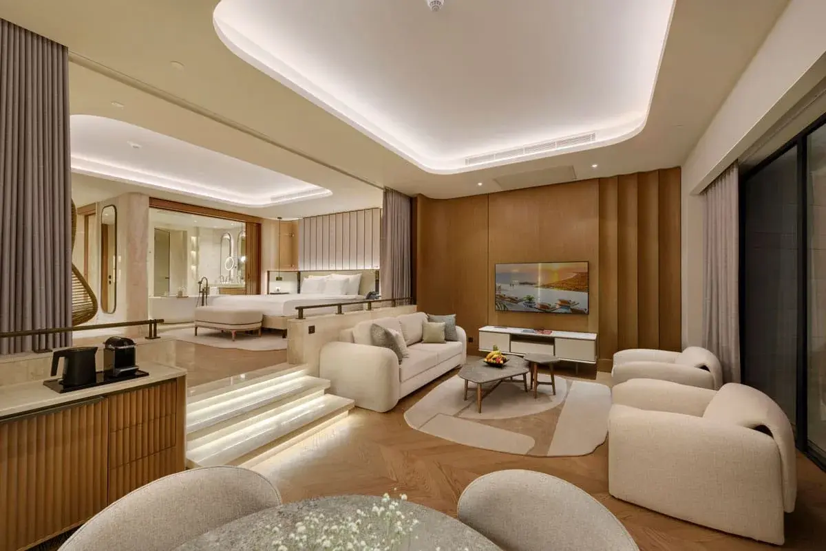Seascape Suite Regnum The Crown