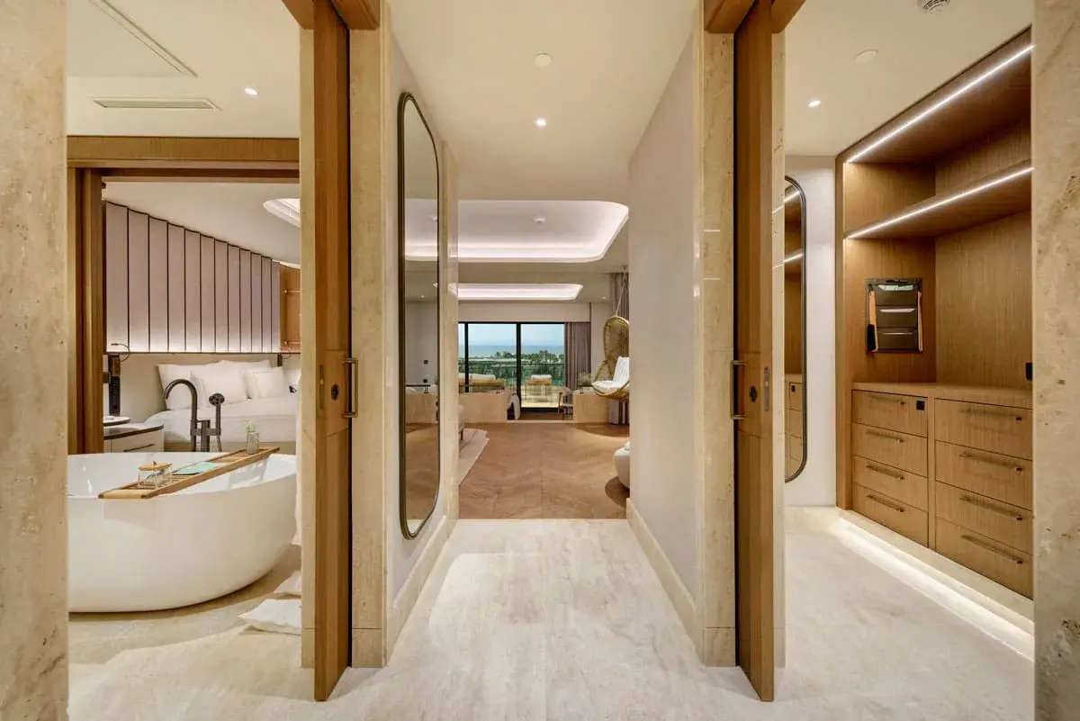 Seascape Suite Regnum The Crown — 3