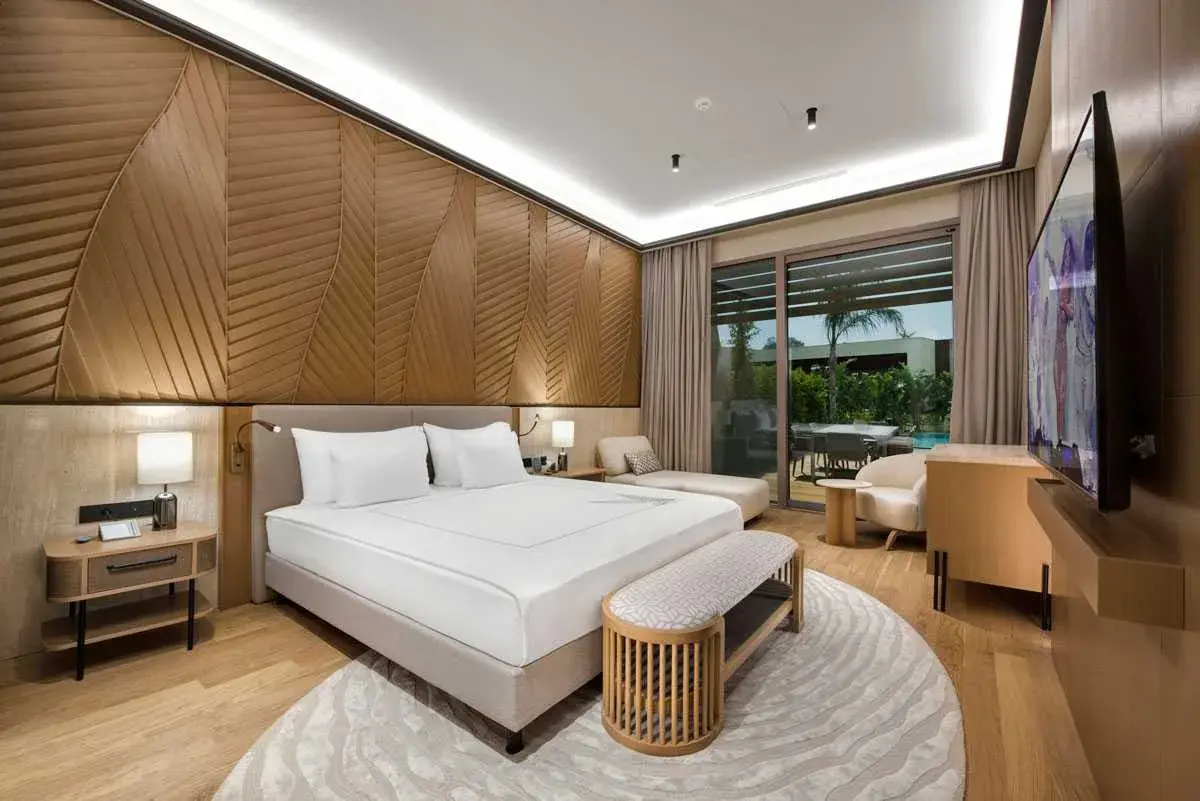 Regnum Crown Amber Lagoon Villa — 3