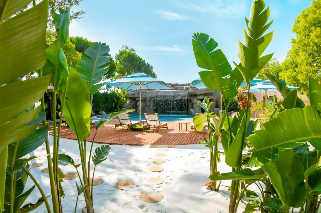 Regnum Crown Amber Lagoon Villa — 12