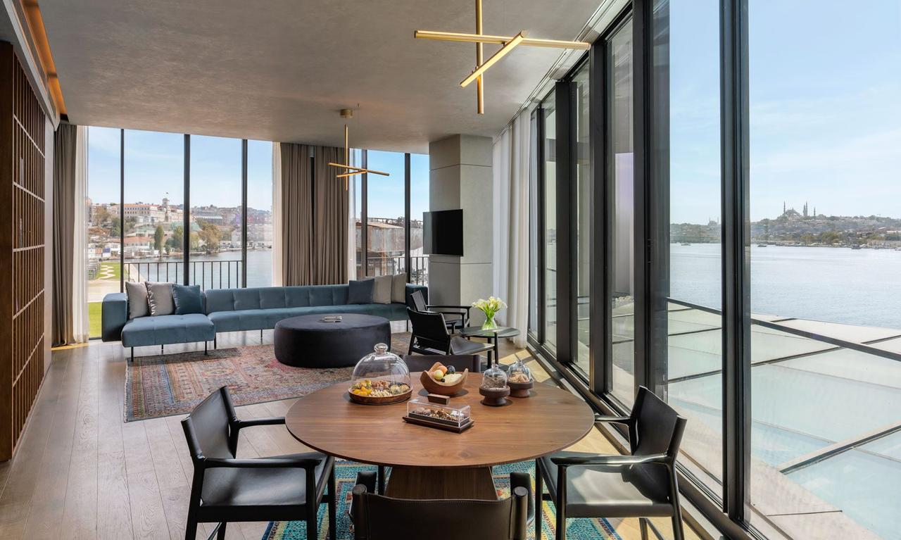 One Bedroom Corner Suite with Sea View Rixos Tersane — 3