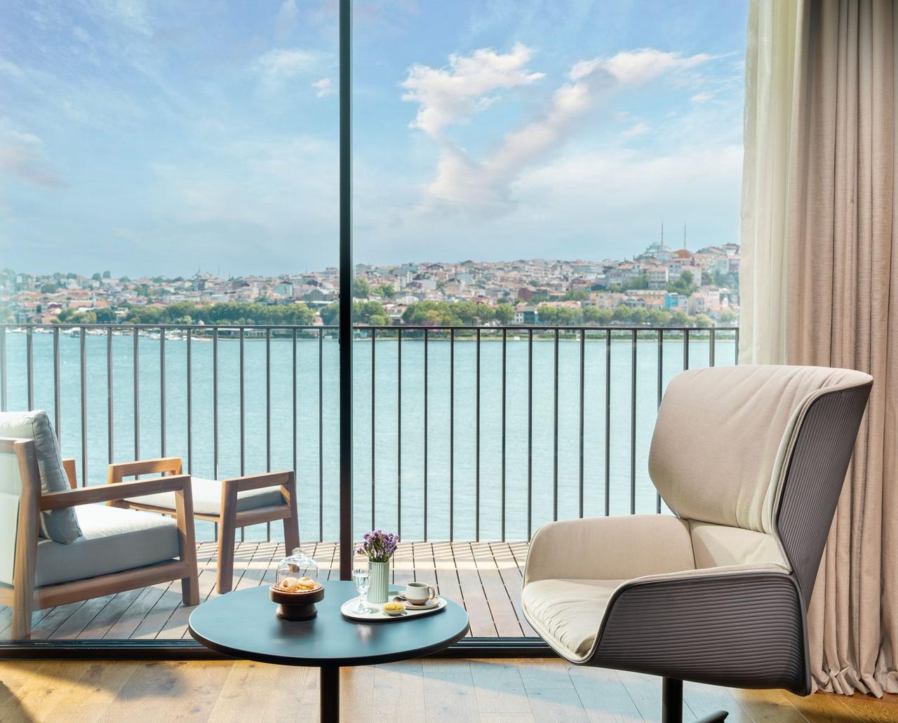 One Bedroom Premium Terrace Suite Sea View Rixos Tersane Istanbul — 3