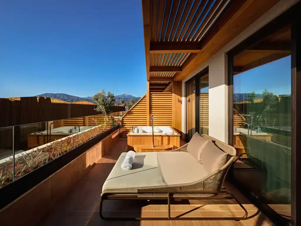 Jacuzzi Suite XO Cape Arnna Resort — 4